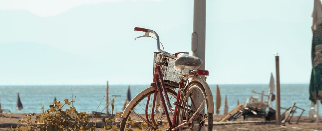 50 Tiny Things That Made Summer Feel Magical Before Smartphones (And Why We Miss Them So Much)